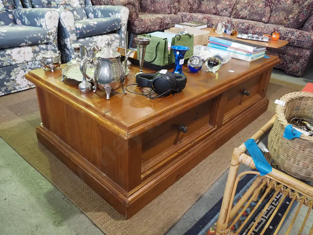 solid pine coffee table with 2x drawers accesible from both sides H-400 W-1410 D-740 Image 1++