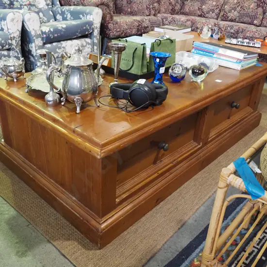 solid pine coffee table with 2x drawers accesible from both sides H-400 W-1410 D-740