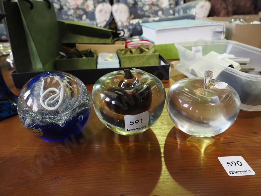3x studio glass paperweights Image 1++
