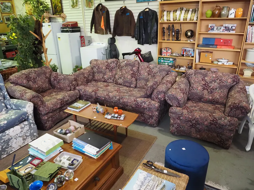 floral 3 piece rolled arm lounge suite - 3 seater and 2 singles Image 1++