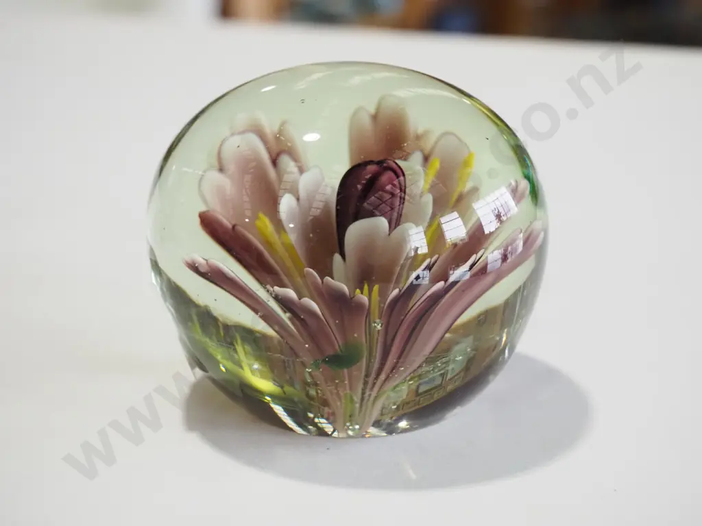 art glass paperweight Image 1++