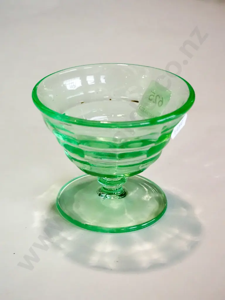 small uranium glass comport Image 1++