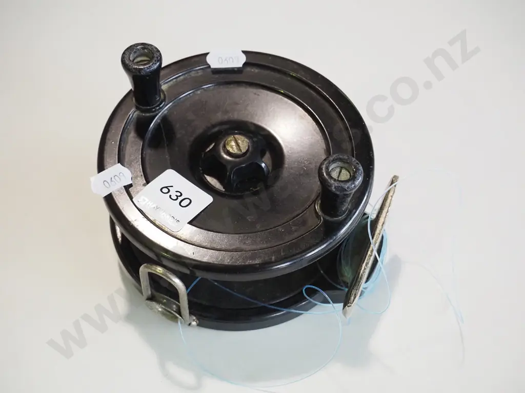 vintage fishing reel Image 1++