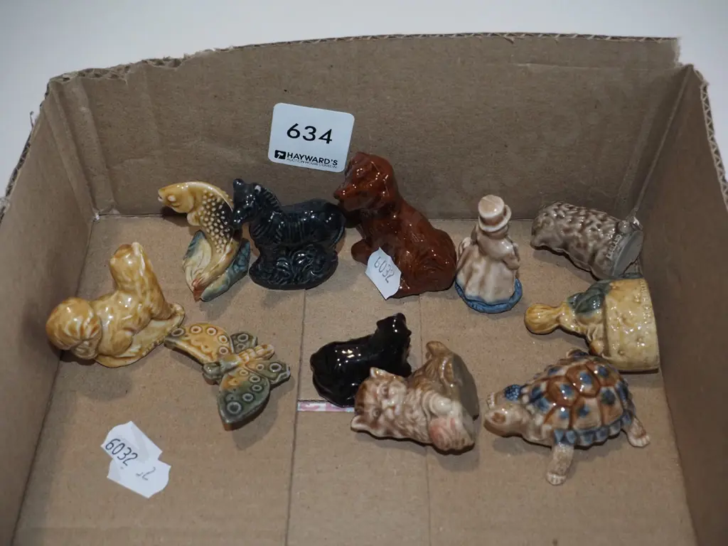 box; assorted Wade Whimsies Image 1++