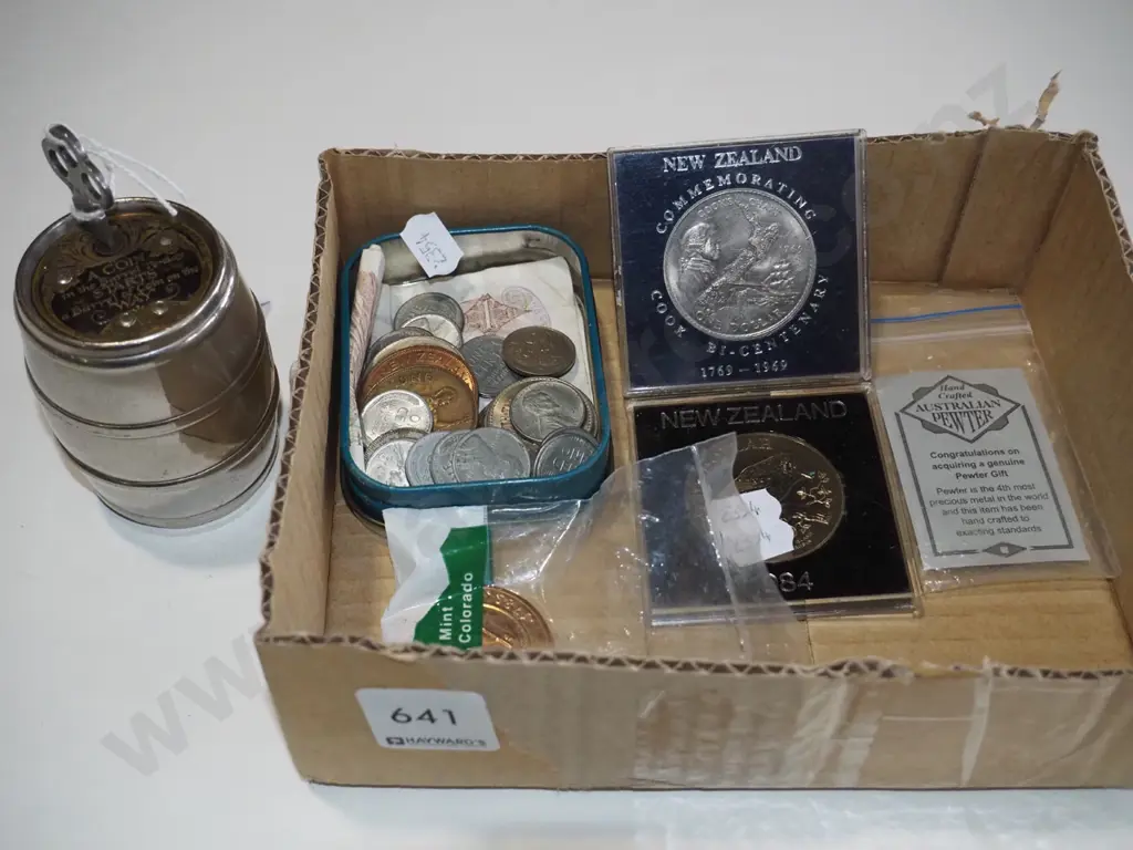 box of coins, beer barrel money box - key in office Image 1++