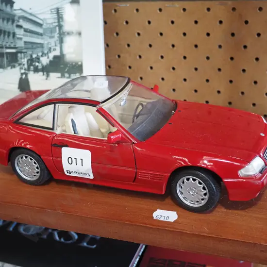 die-cast scale model Mercedes Benz
