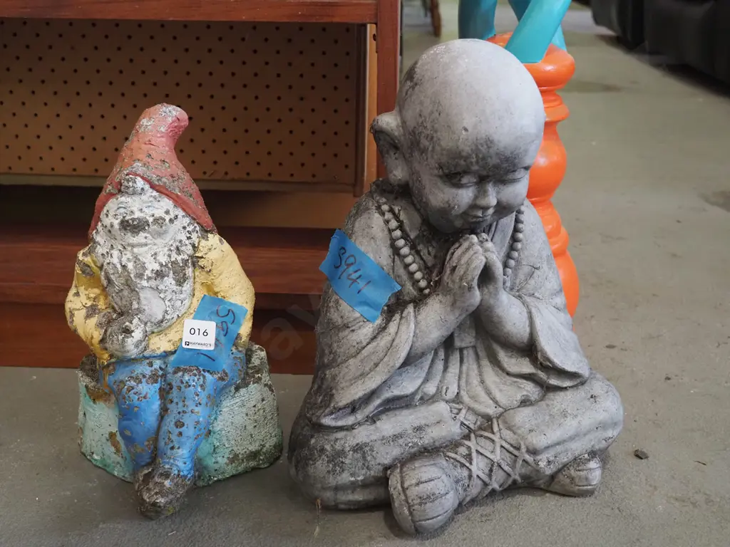 2 garden figurines - Buddha H-380 and gnome Image 1++