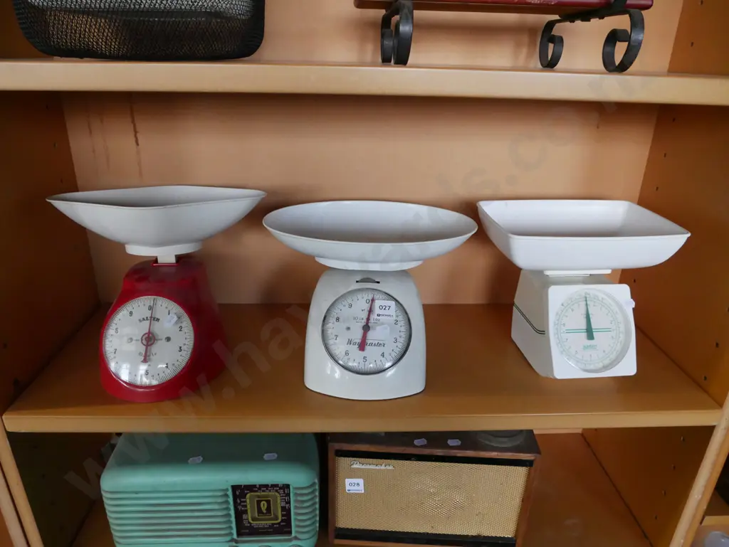 3 sets of English kitchen scales Image 1++