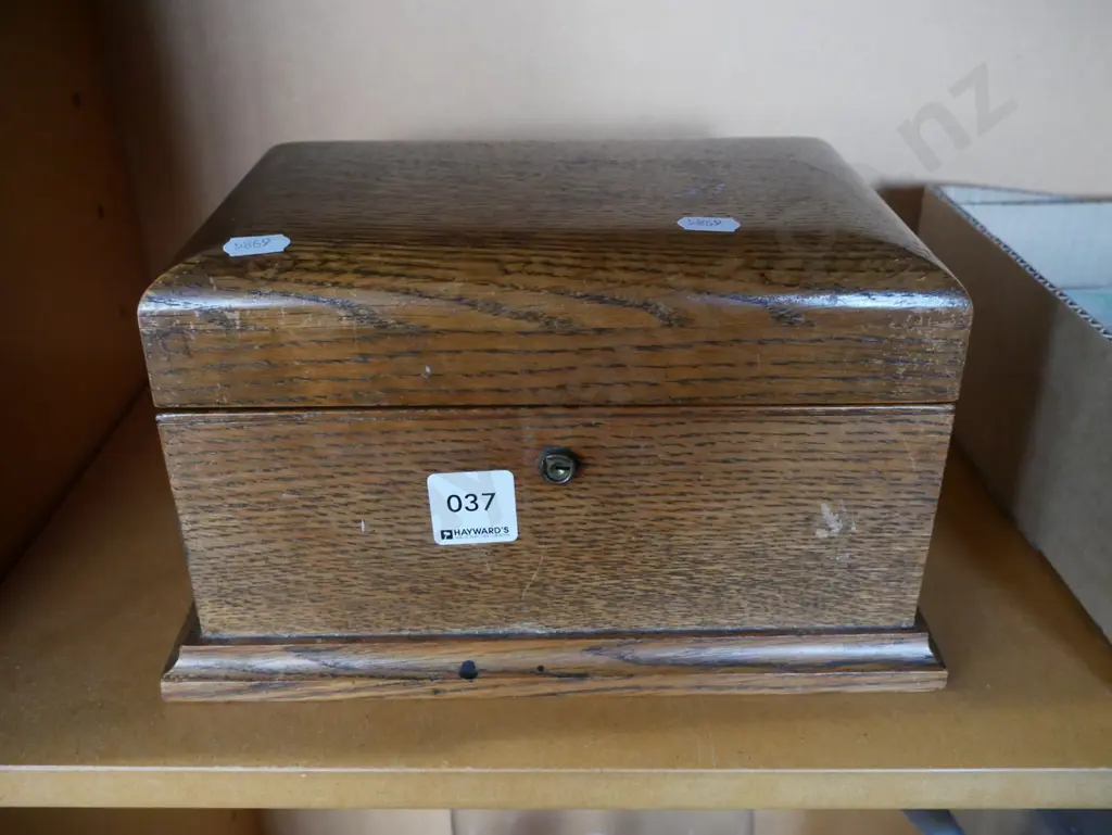 oak jewellery box and costume jewellery Image 1++