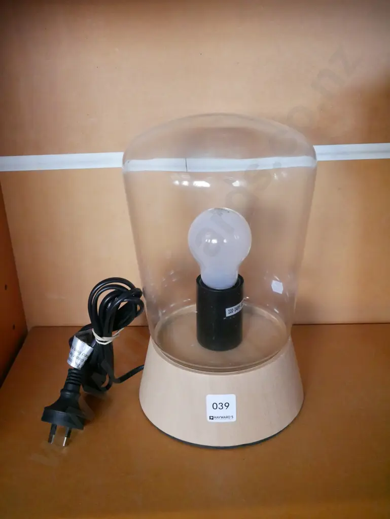 contemporary table lamp Image 1++