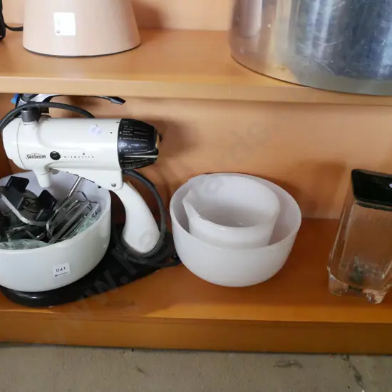 Sunbeam Mixmaster with additional bowls and blender attachment