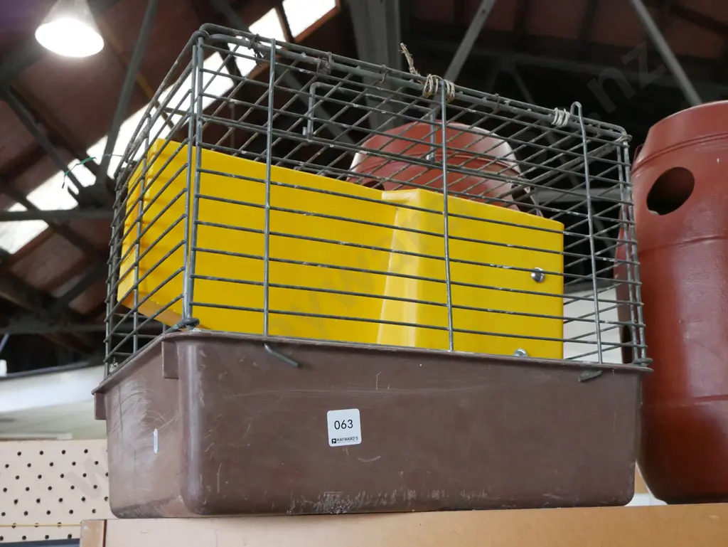 metal and plastic pet cage Image 1++