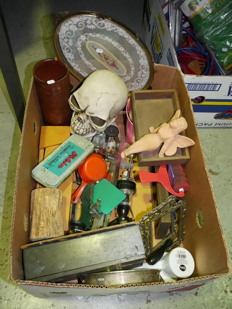 box of picture frames, plastic skull, tray, nip pourer etc. Image 1++