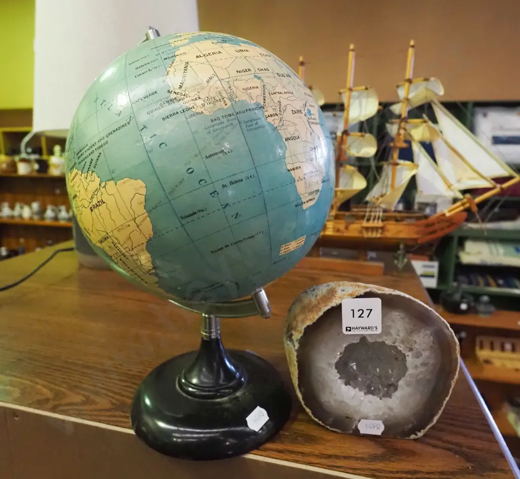 polished gemstones, small world globe H-270 Image 1++