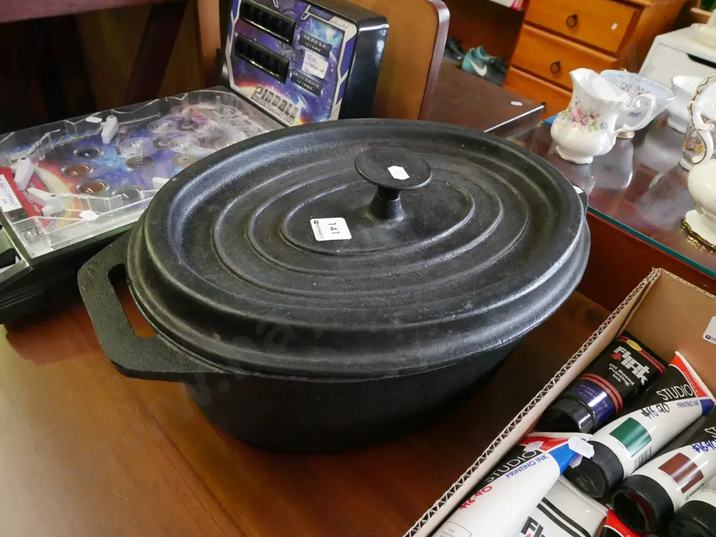 heavy duty cast iron casserole - some rust inside Image 1++