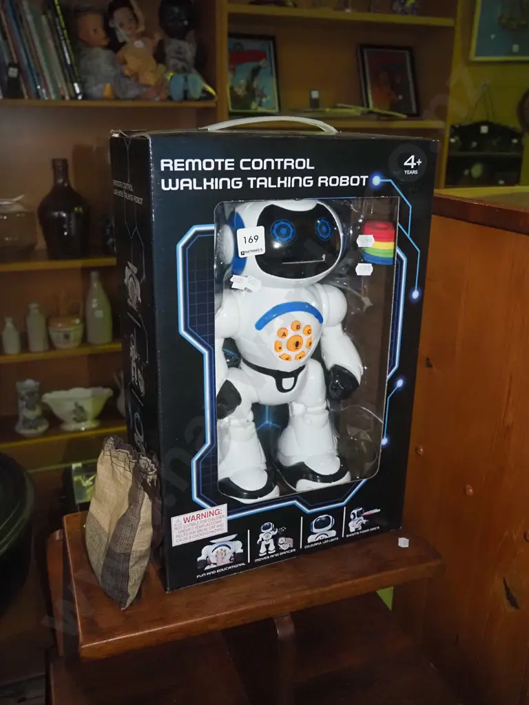 remote control robot, bag of block heads Image 1++