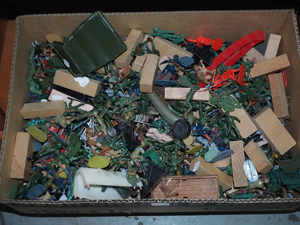 box; plastic army figurines, wooden blocks Image 1++