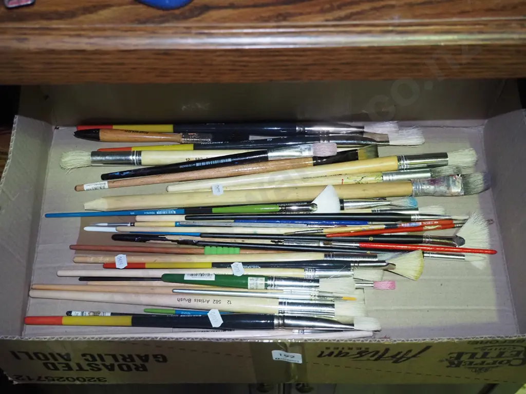 box of artist's paint brushes Image 1++