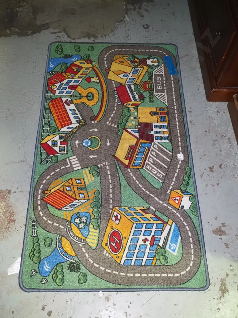 child's road map floor mat Image 1++
