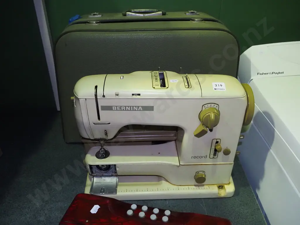 vintage Bernina Record sewing machine Image 1++