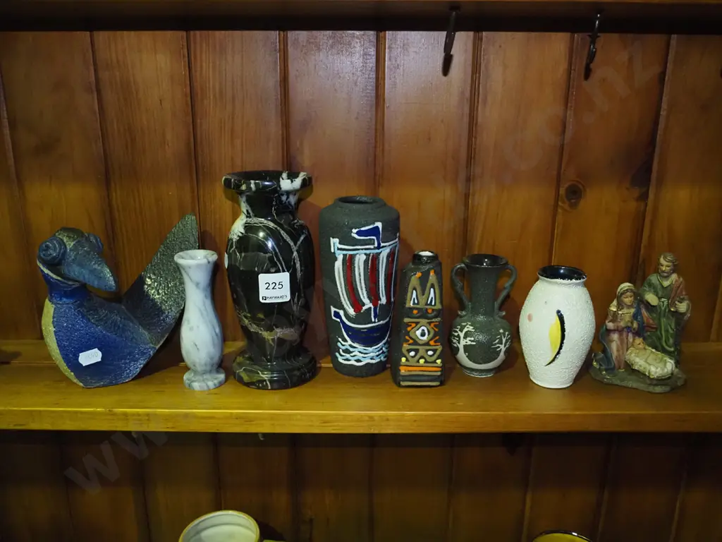 shelf of assorted vases and 2 figurines Image 1++