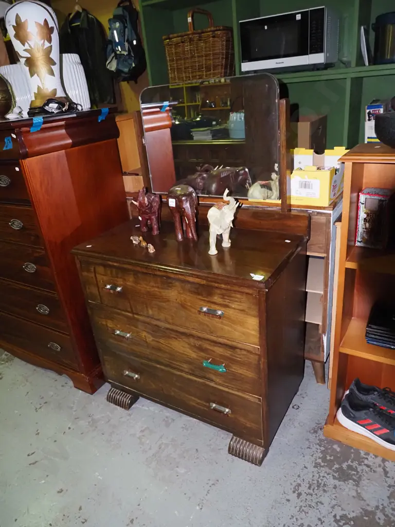 restorer's beech 3 drawer mirror back dresser - 1 handle needs replacing Image 1++