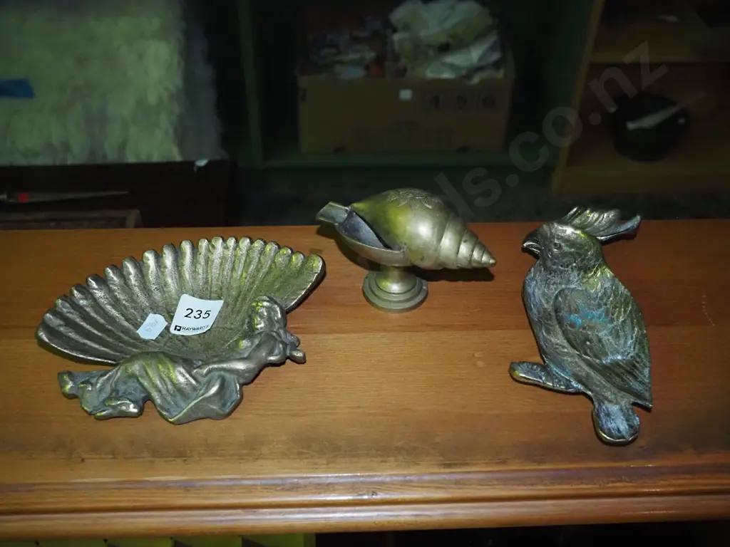 3 brass ashtrays Image 1++