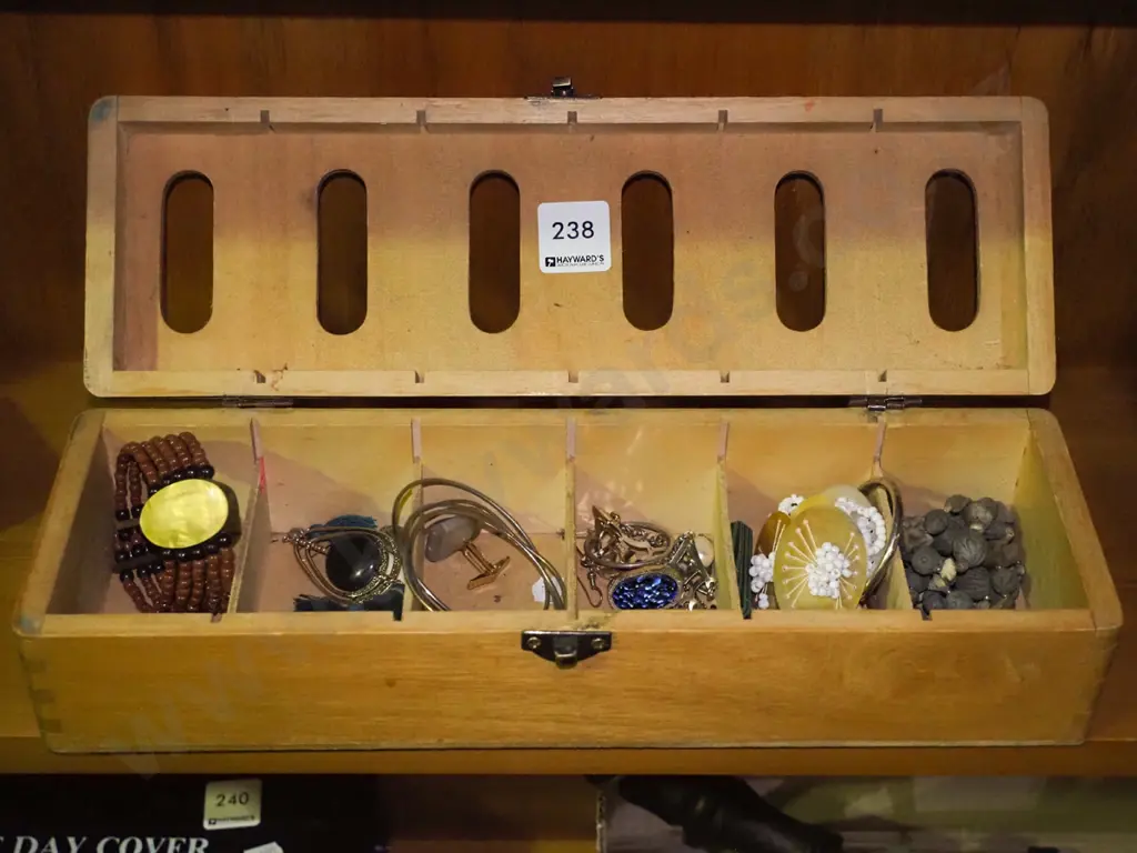 costume jewellery in jewellery box Image 1++