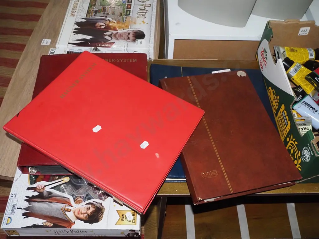 4 stamp albums Image 1++