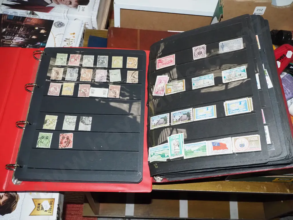 4 stamp albums Image 1++