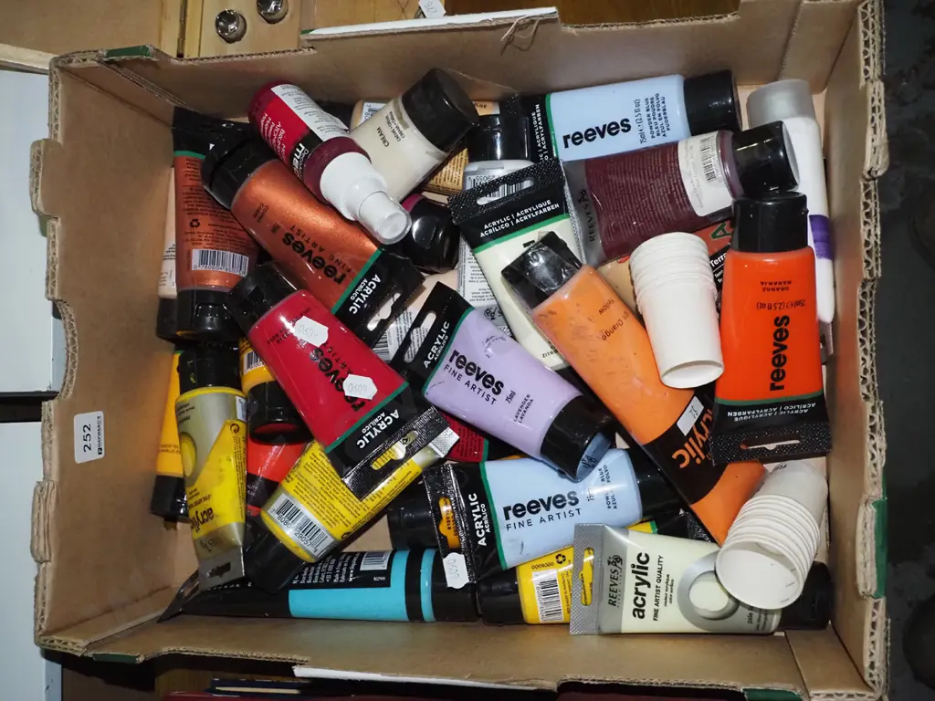 box of artist's paints Image 1++