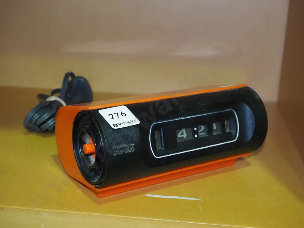 retro Sankyo alarm clock Image 1++