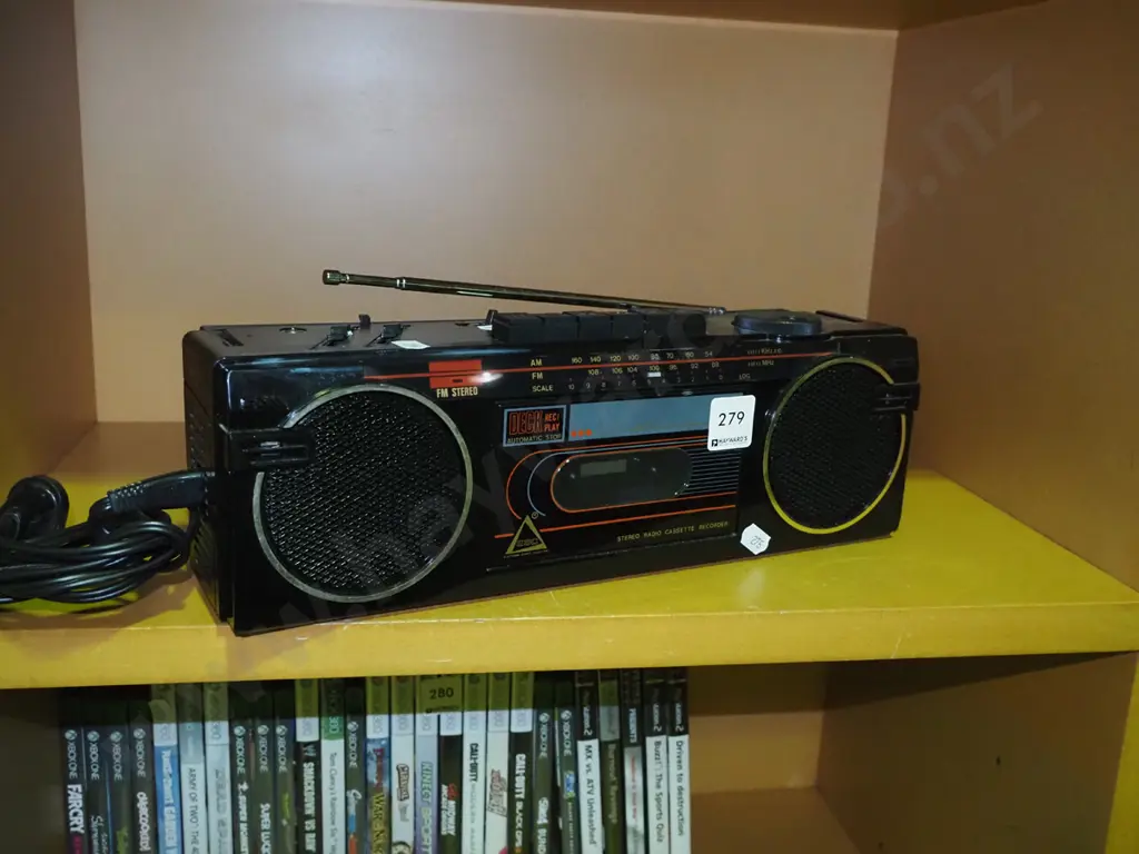 retro radio cassette player Image 1++
