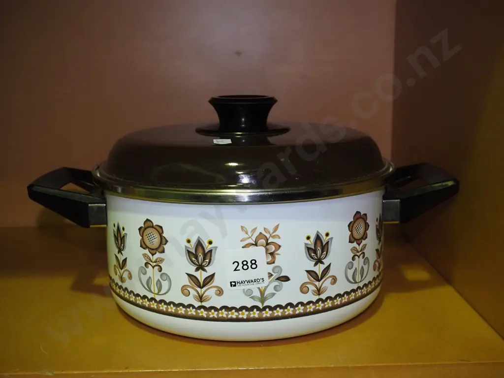 retro enamel lidded pot Image 1++