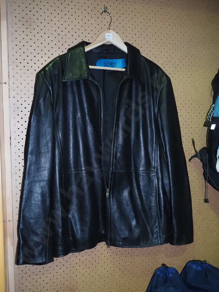 black leather size 112 gent's jacket Image 1++