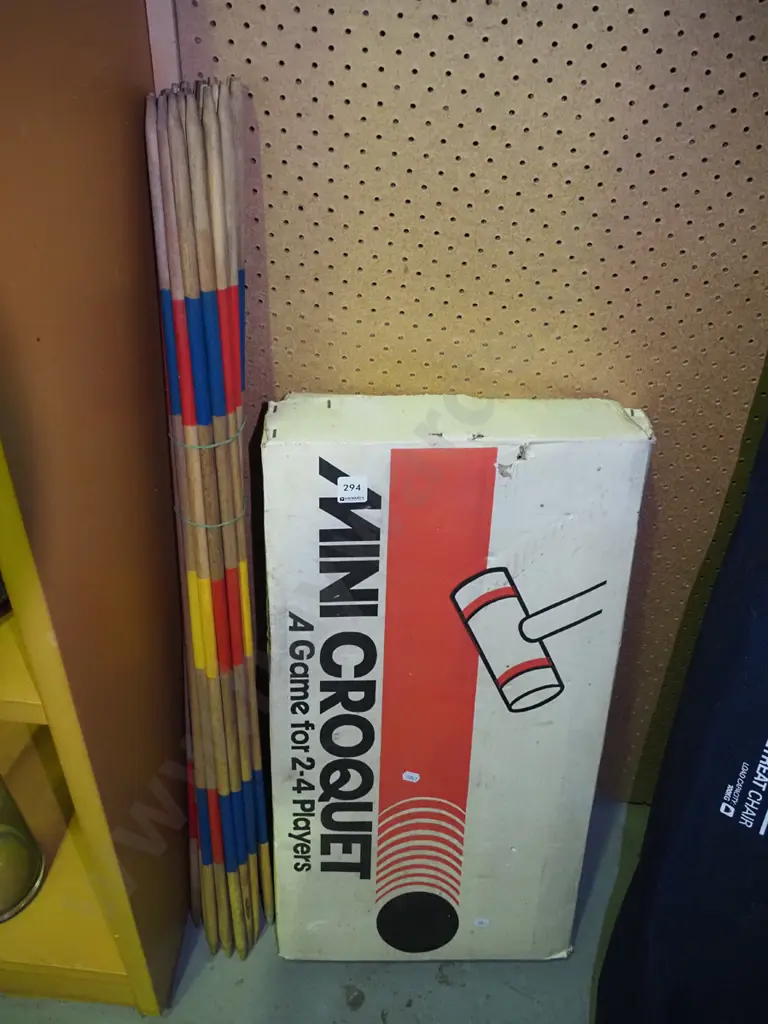 croquet set, coloured wooden stakes Image 1++