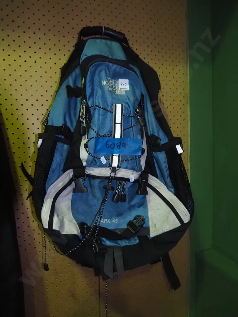 North Face Yark 45 daypack Image 1++