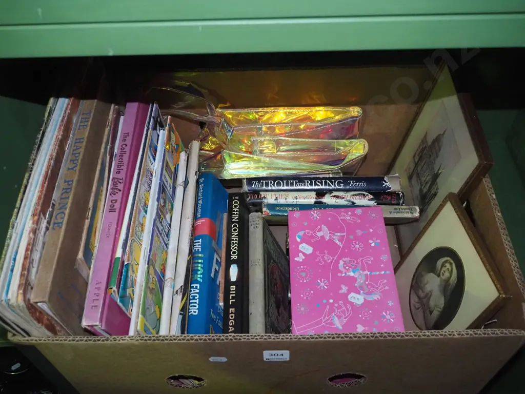 box of books, magazines, jewellery box etc. Image 1++