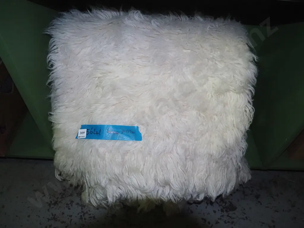 Flokati white woollen floor rug 2400 x 1800 Image 1++