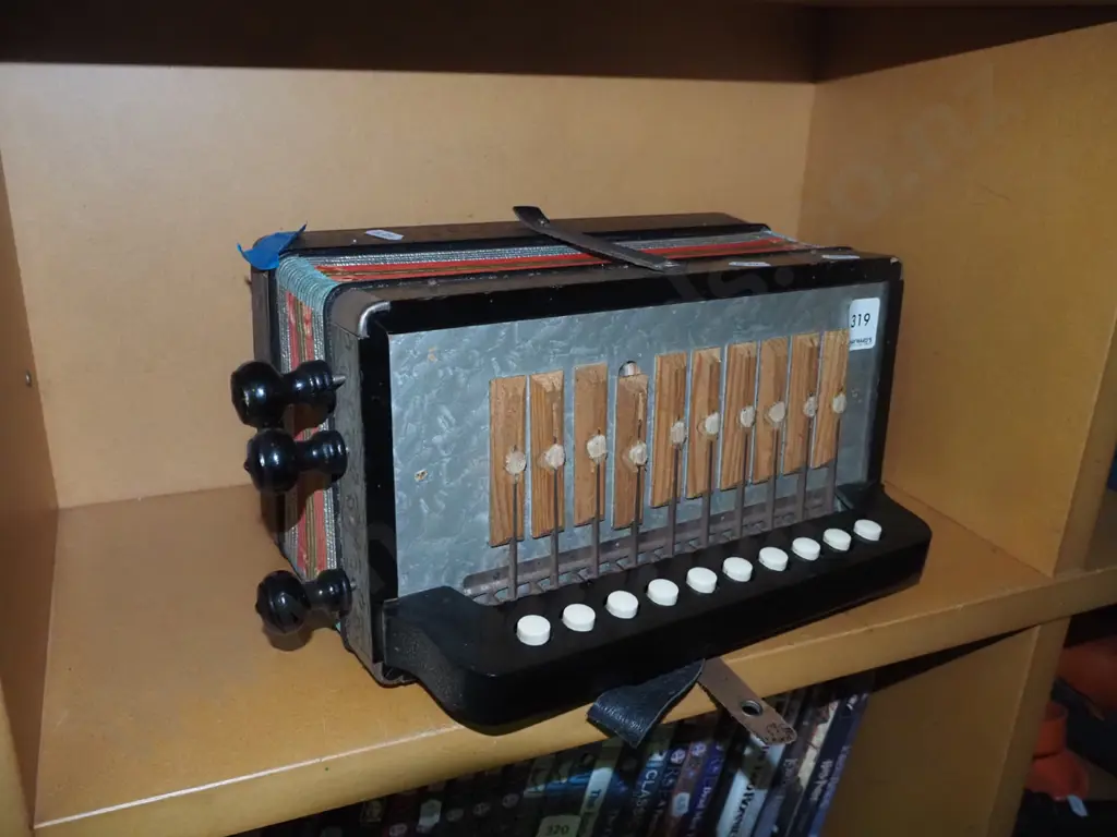 Hohner button accordion Image 1++