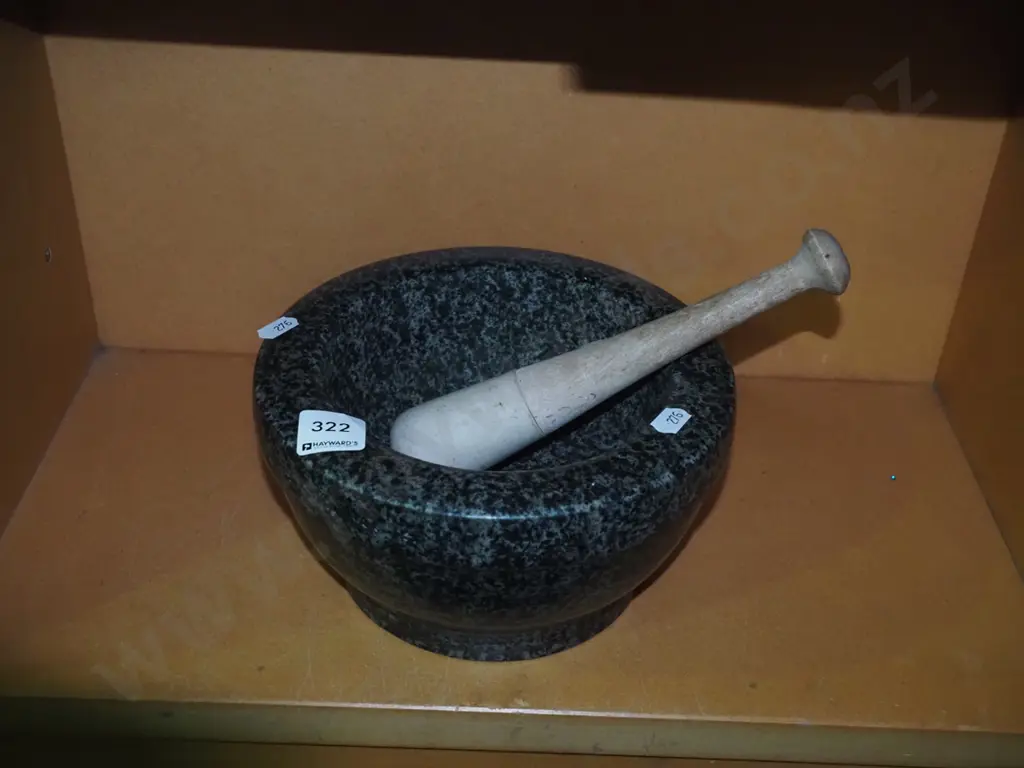 mortar and pestle Image 1++