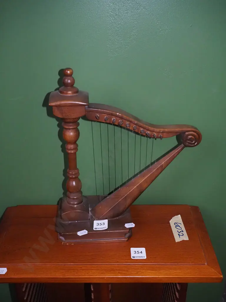ornamental harp Image 1++