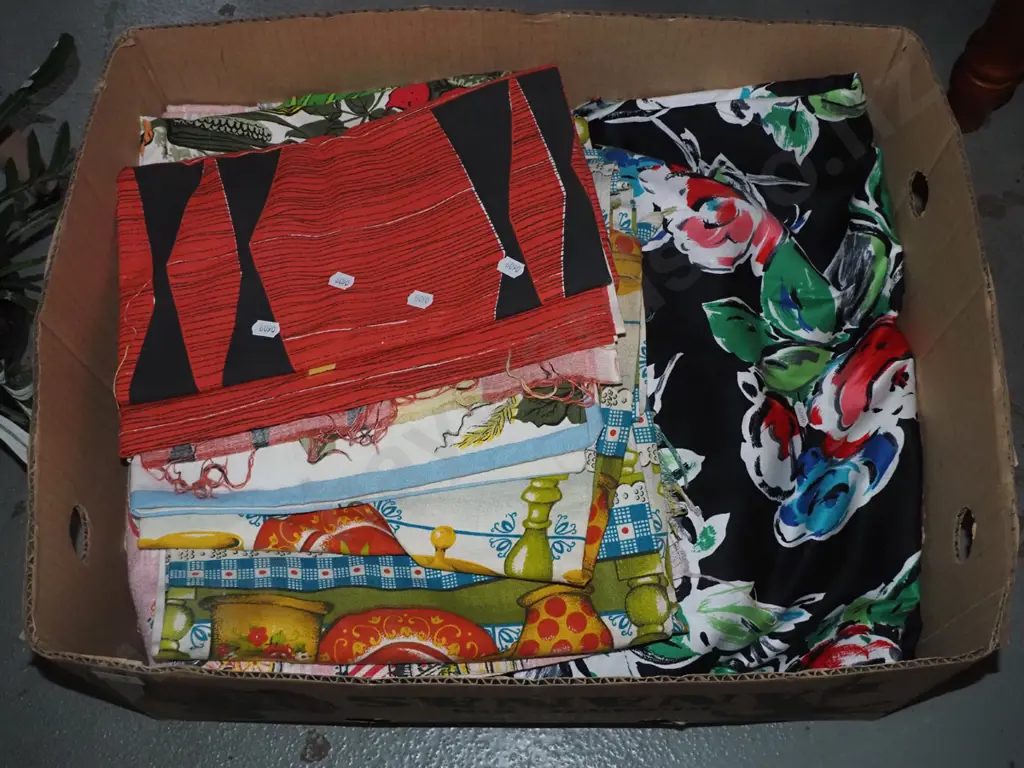 box of fabric pieces Image 1++