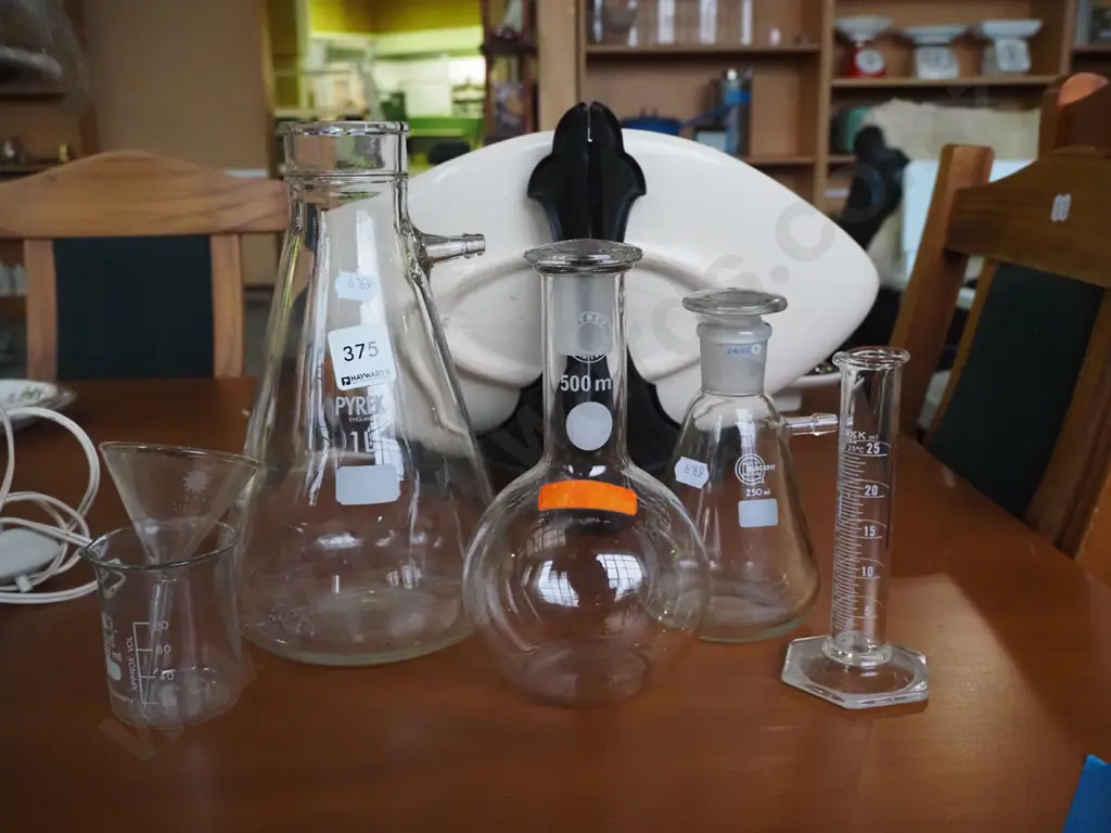laboratory glassware Image 1++