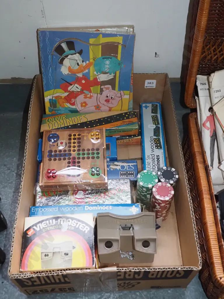 box of children's games and a Viewmaster viewer Image 1++