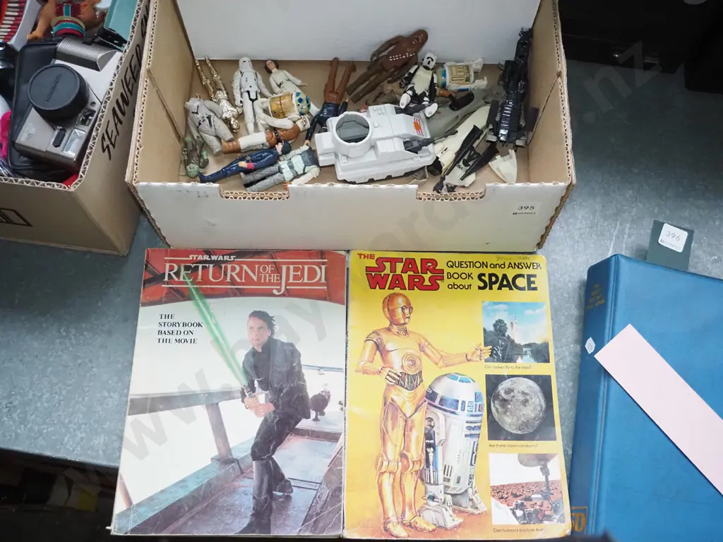box of original Star Wars figurines and Return of the Jedi and Star Wars books Image 1++
