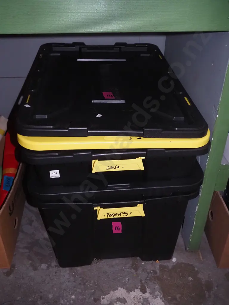 3 heavy duty plastic storage bins with lids Image 1++