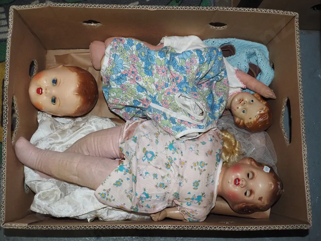 box of vintage dolls and part dolls Image 1++