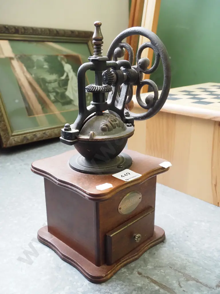 reproduction coffee mill Image 1++