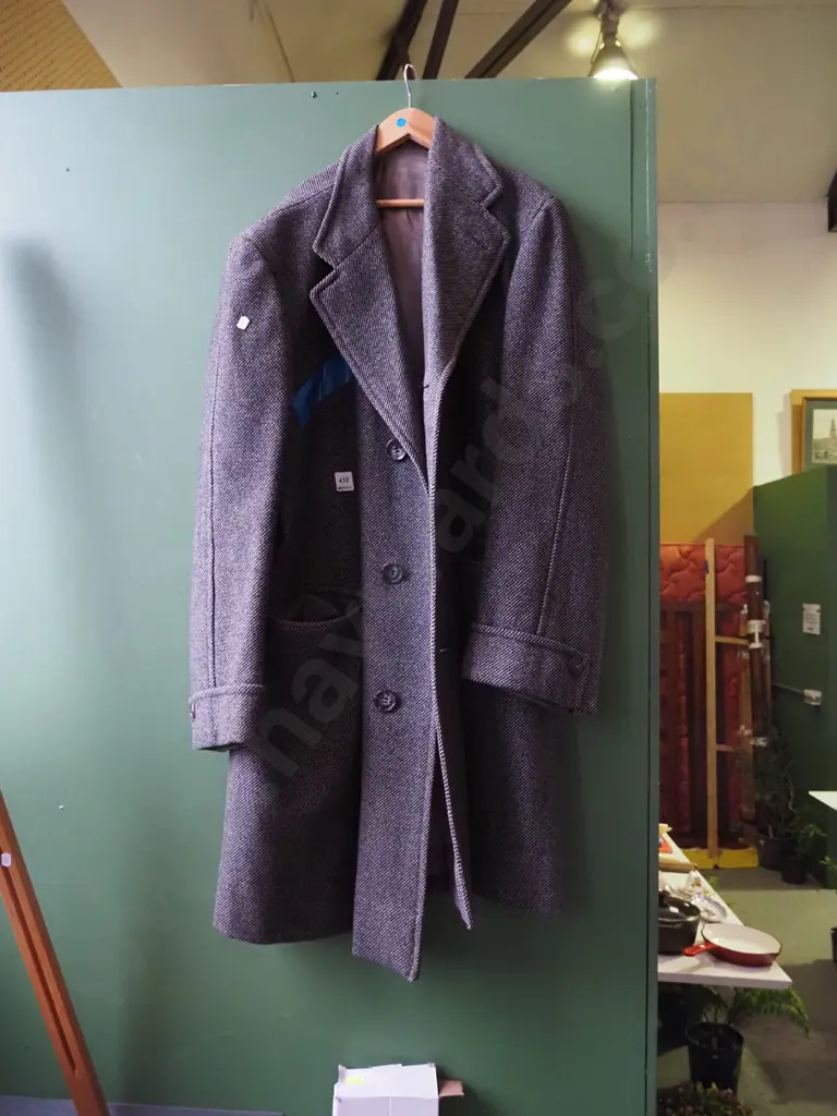 long woollen coat - mens large Image 1++